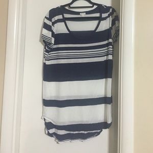 Loose top over leggings