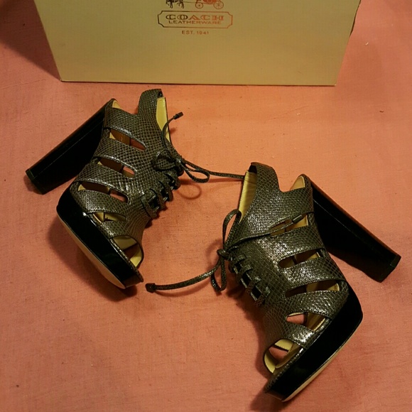 COACH HEELS - Picture 2 of 4