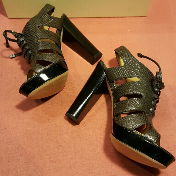 COACH HEELS - Picture 3 of 4