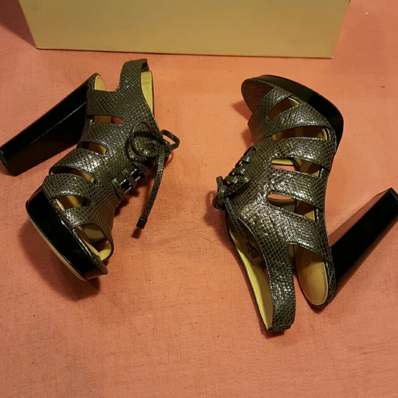 COACH HEELS - Picture 4 of 4