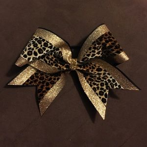 Cheer bow