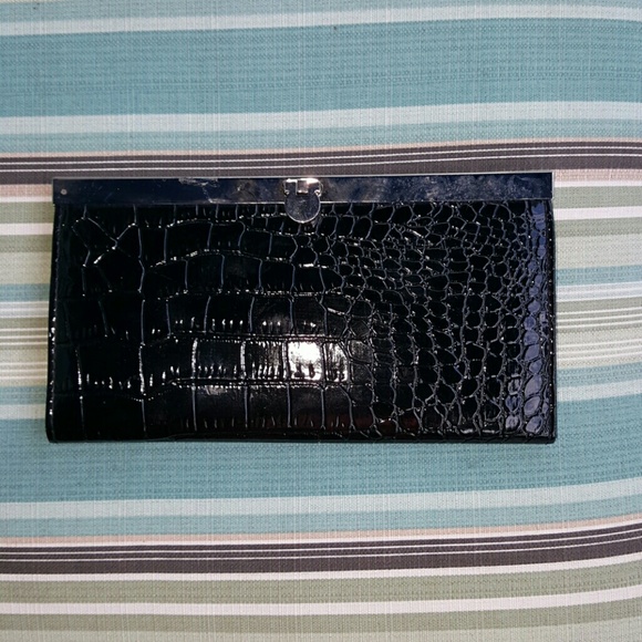 Black clutch