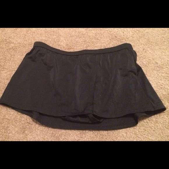 Black swim skirt/skort.