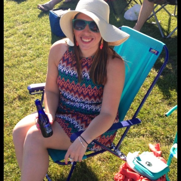 Meet your Posher, Meghan - Picture 3 of 4