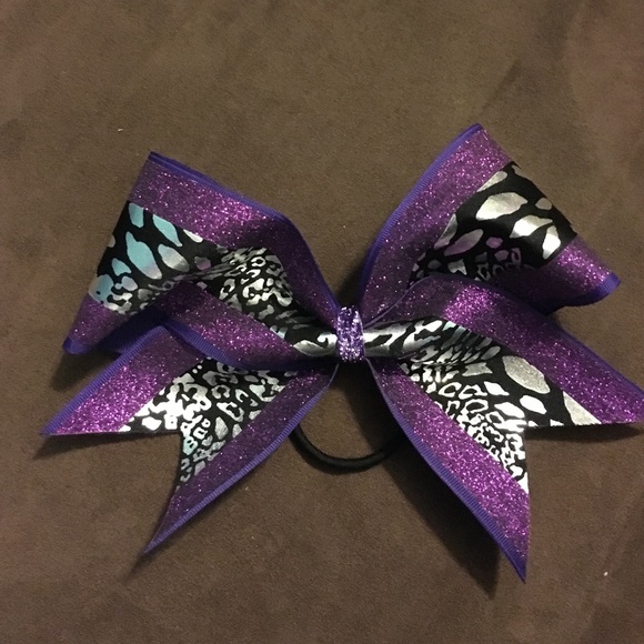 Cheer bow - Picture 1 of 2