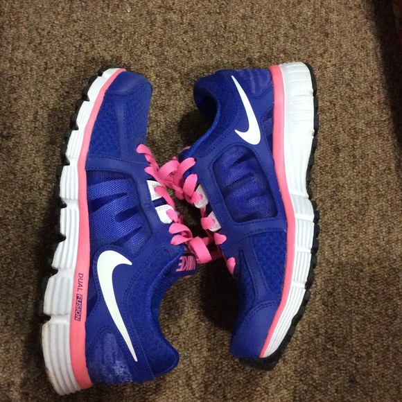 Nike tennis shoes