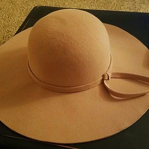 Tan hat