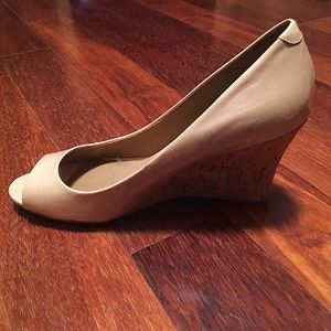 Ann Taylor Tan Wedges Sz. 7M