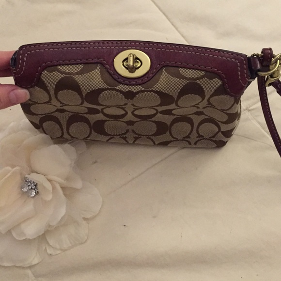 Coach wristlet - Picture 2 of 4