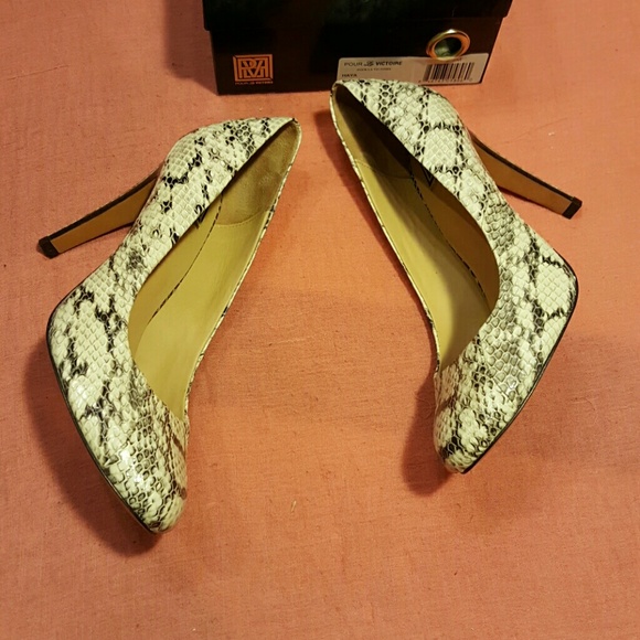 POUR LA VICTOIRE HEELS - Picture 2 of 4