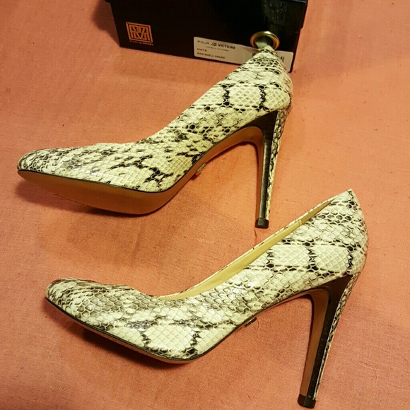 POUR LA VICTOIRE HEELS - Picture 3 of 4