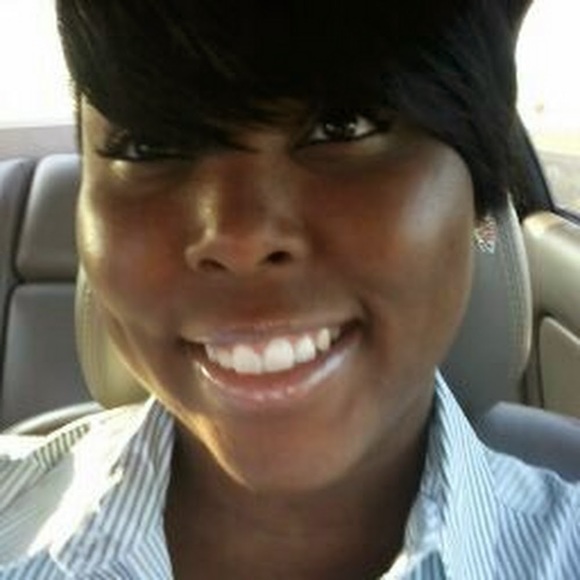 Meet your Posher, Carmenise - Picture 1 of 1