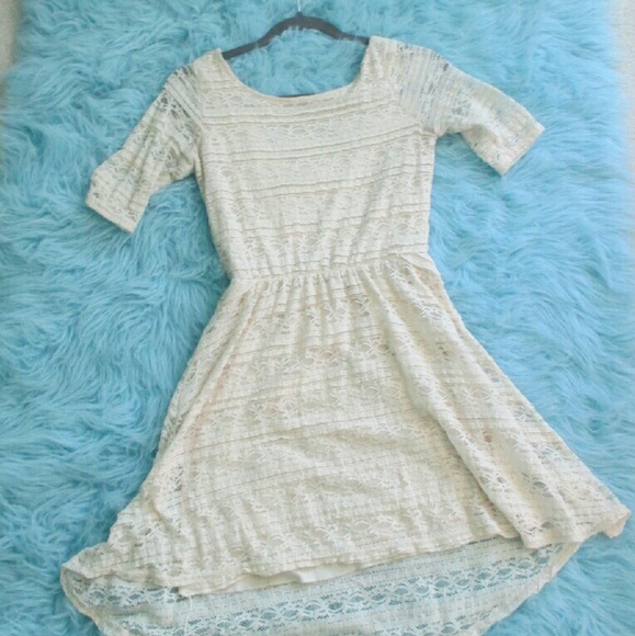 Lace dress - Picture 2 of 3