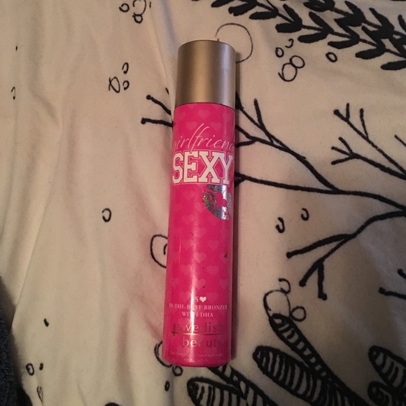 Girlfriend sexy tanning lotion
