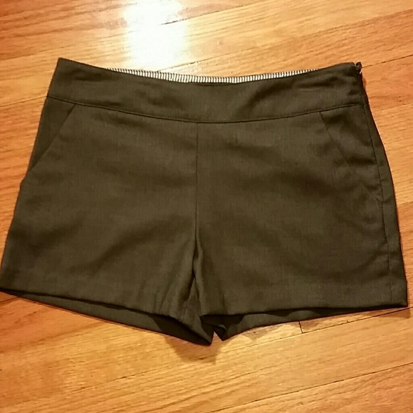 FOREVER 21 gray shorts with pockets - Picture 1 of 3