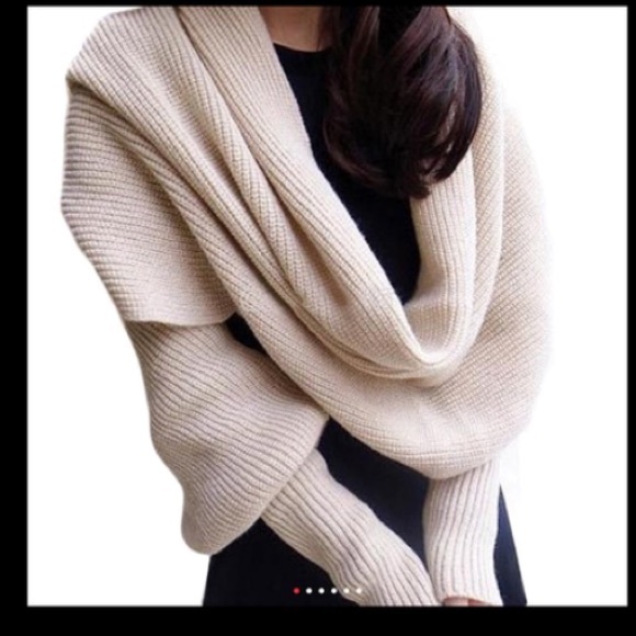 ❤️❤️A VERY UNIQUE BEIGE SWEATER/SCARF❤️❤️❤️❤️