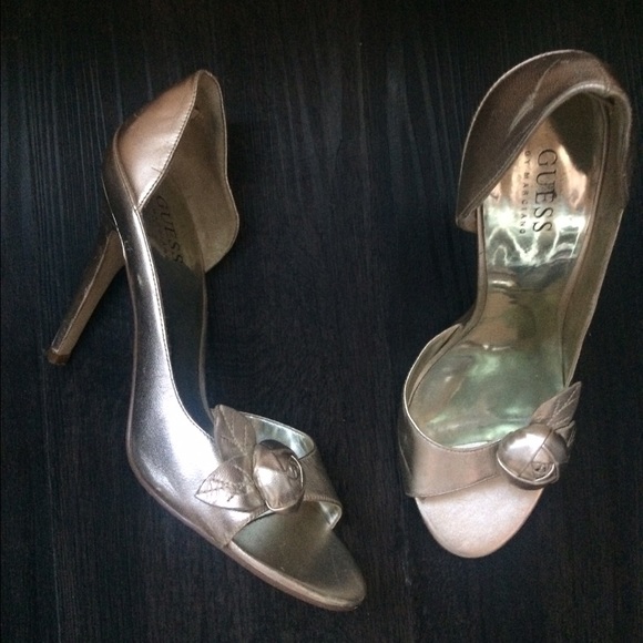 GUESS by Marciano #rosegoldpumps