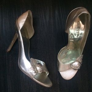 GUESS by Marciano #rosegoldpumps
