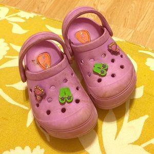 💕Children's Place Croc Like Sandals, Toddlers 8💕