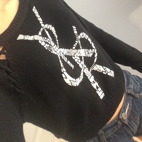 sweater - Picture 4 of 4