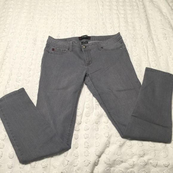Fragile jeans