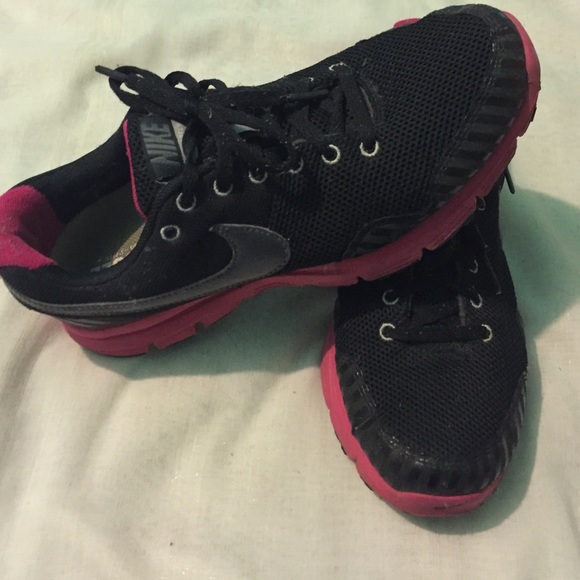 Nikes - Picture 2 of 4