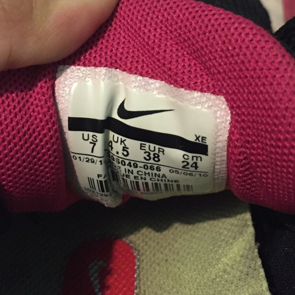Nikes - Picture 4 of 4