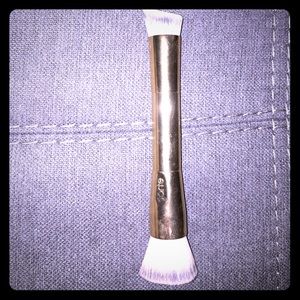 Double ended Tarte Foundation brush