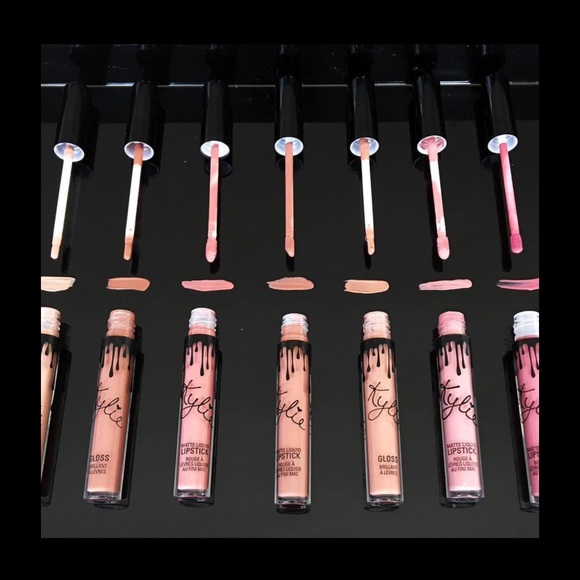 🚨WARNING🚨 KYLIE LIP KITS READ. SHARE! - Picture 2 of 4