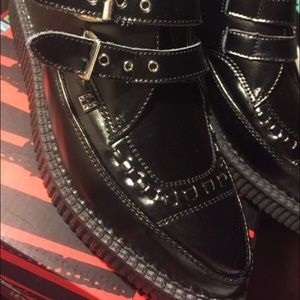 T.U.K. A8503 mint condition ! M 7 & W9