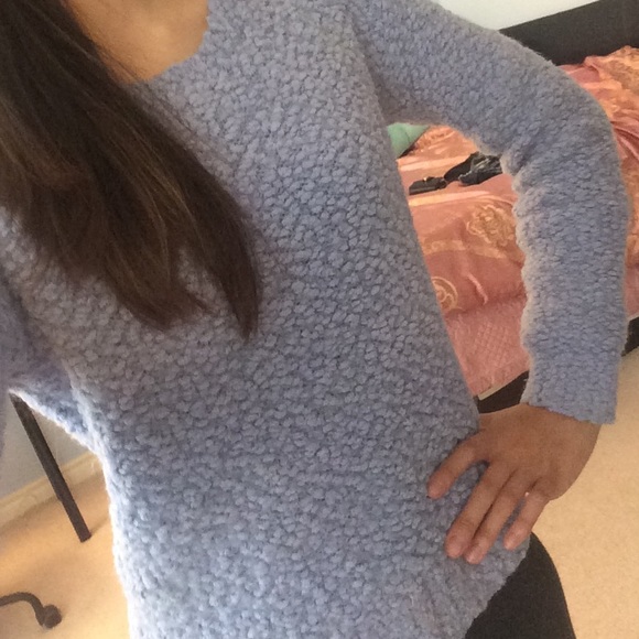 sweater - Picture 3 of 3