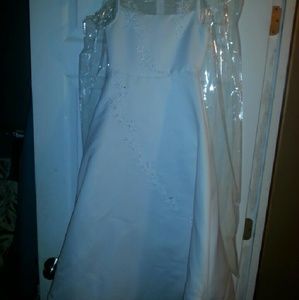 Stunning!! Flower girl or mini bride dress size 7