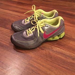 Nike women's tennis shoes