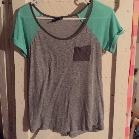 Soft pocketed short sleeve