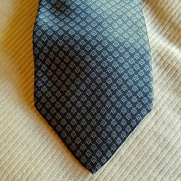 Men's Tie with Diamond shapes - Picture 2 of 3
