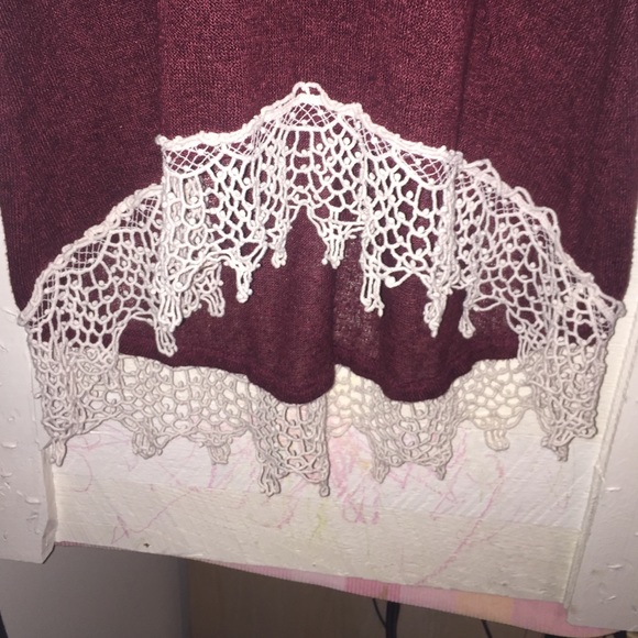Maroon short sleeve with crochet detail - Picture 2 of 2