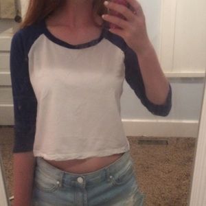 Cropped blue baseball tee