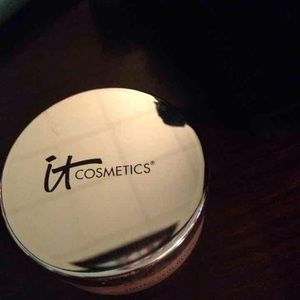 iT cosmetics Bye Bye Pores