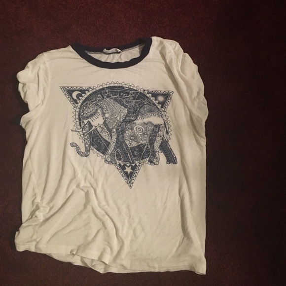 Elephant tee🐘 - Picture 1 of 1