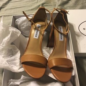 Steve Madden Carrson Tan 6.5