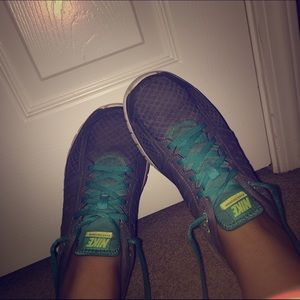Gray/Teal Nike Flex Runs