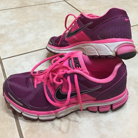 Nike, Pegasus 28 tennis shoes. Size 9.