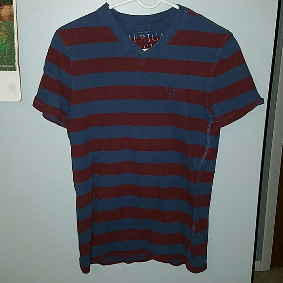 V-neck tee
