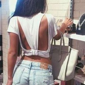 Backless slit shirt