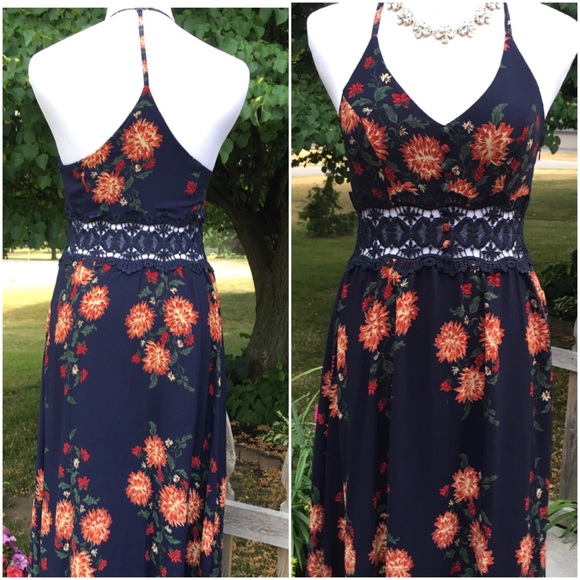 Floral n' Lace Maxi Dress - Picture 2 of 4