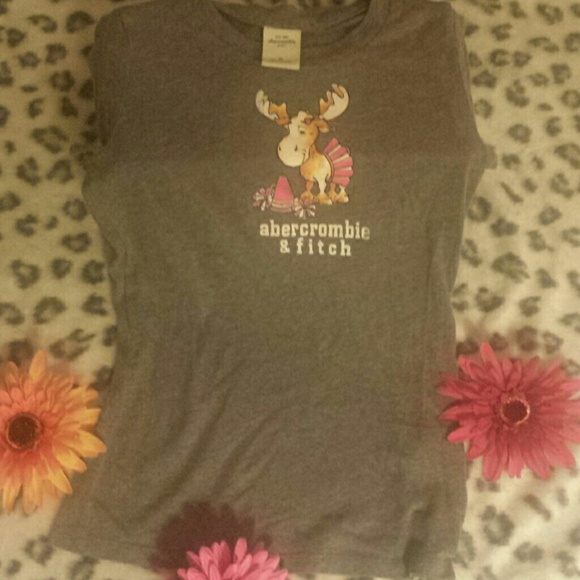 Adorable Abercrombie short sleeve logo graphic tee