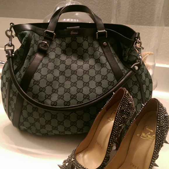 Authentic Gucci purse in pristine condition