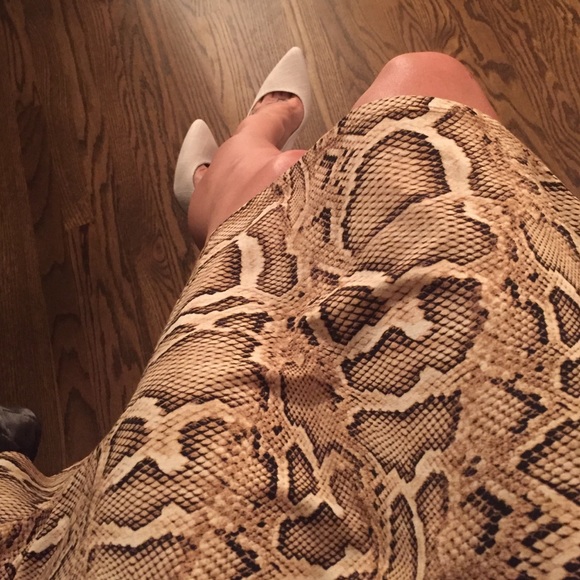 Snakeskin print halter dress 🐍 - Picture 3 of 4