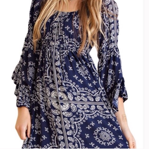 Bell Sleeve Dress - Picture 3 of 4