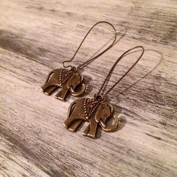 Antique Bronze Indian Temple Elephant Earrings - Picture 3 of 3